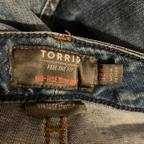 Torrid Plus Size Mid Rise Slim Boot Jean - Vintage Stretch Light Wash - Picture 2 of 5